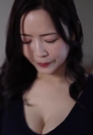 Japanese Hot MILF Gangbang